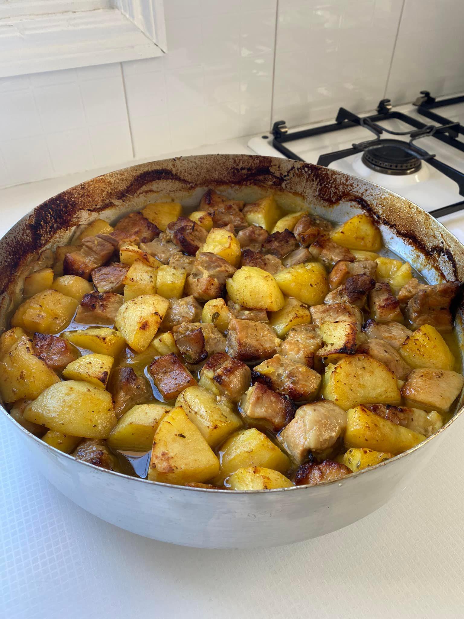 Χοιρινό -μπουκιές- στο -φούρνο- με -πατάτες-