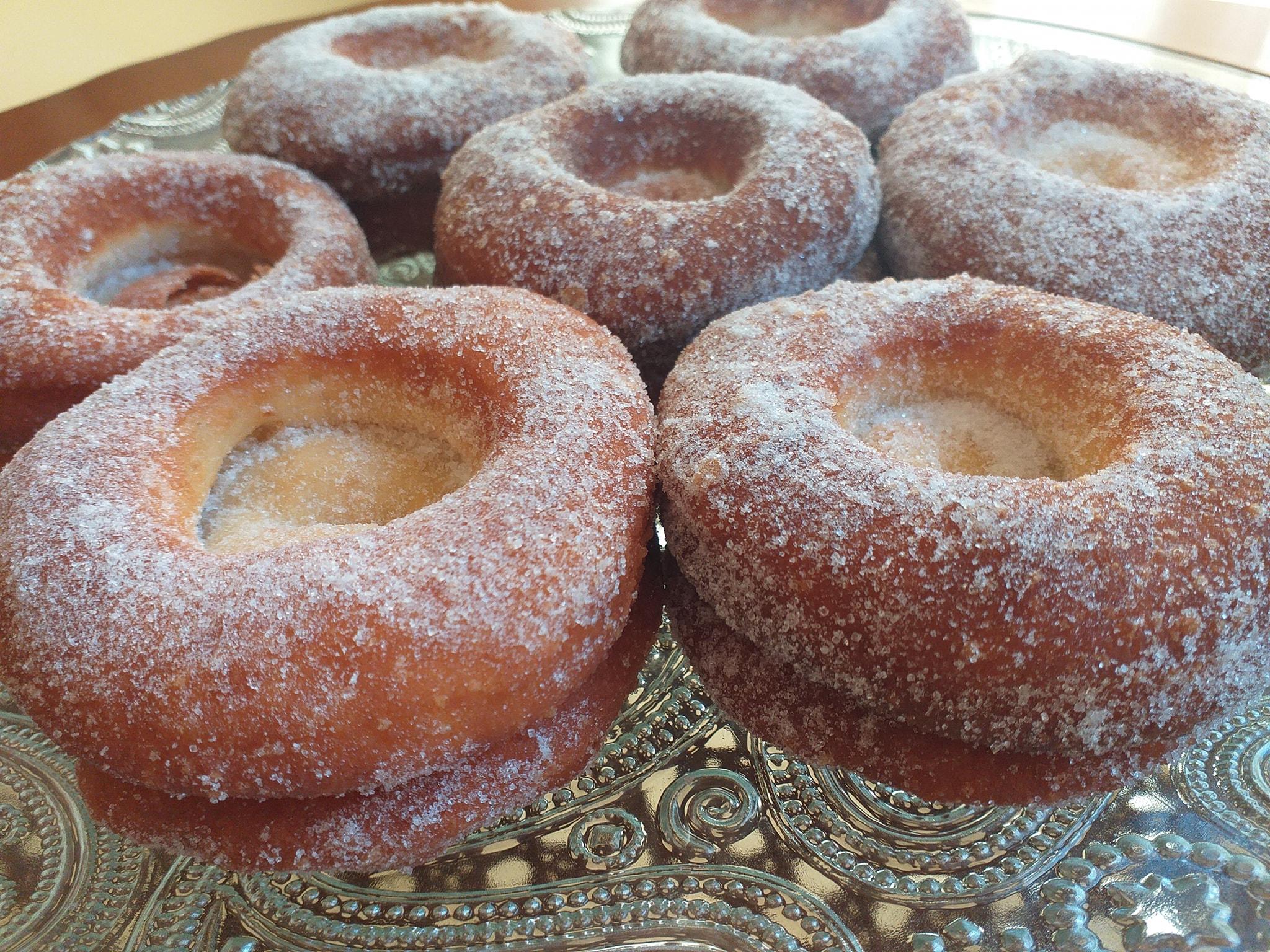 Κουλουράκια- ντόνατς- γεμιστά- με -σοκολάτα-