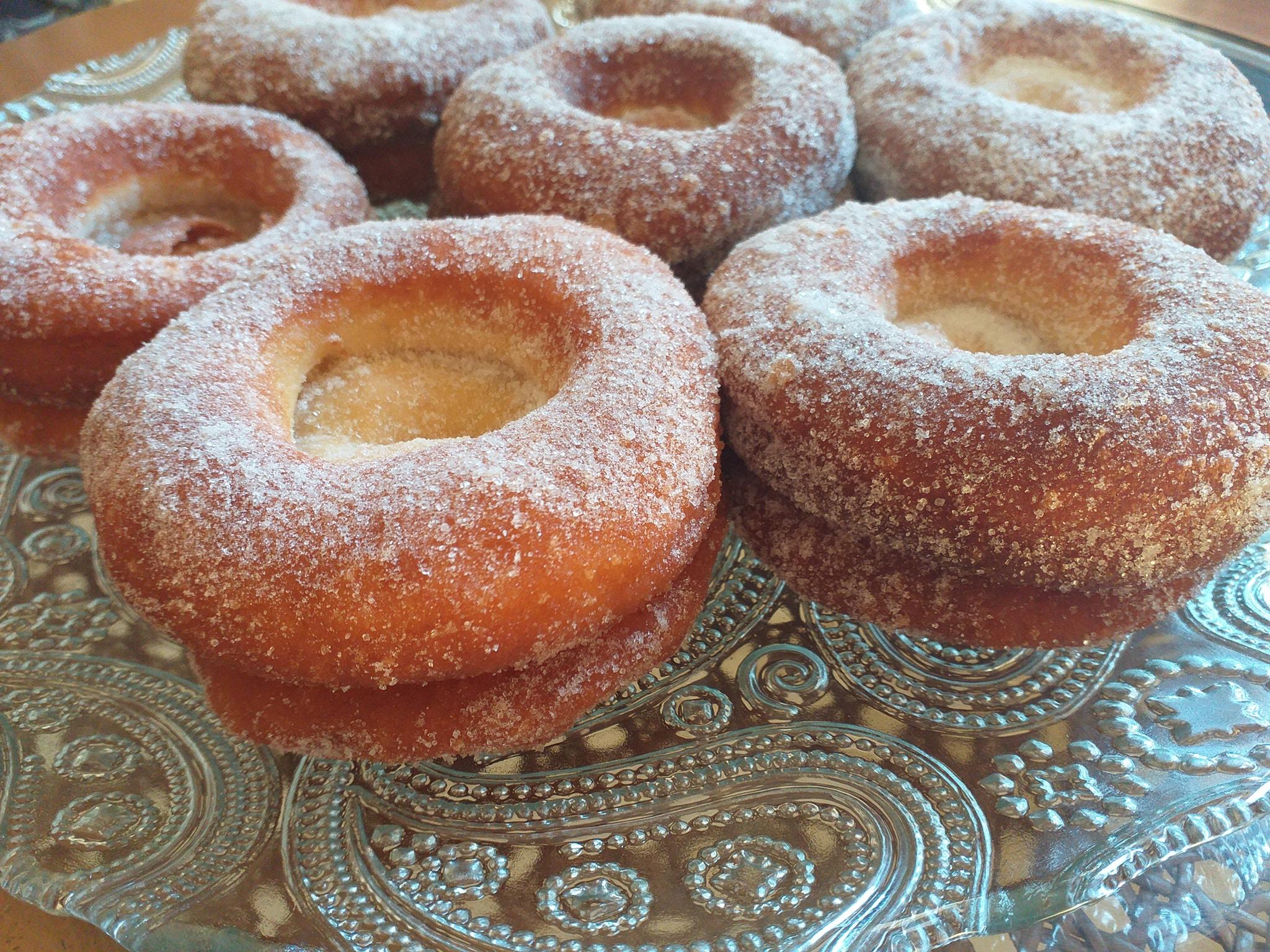 Κουλουράκια- ντόνατς- γεμιστά- με -σοκολάτα-