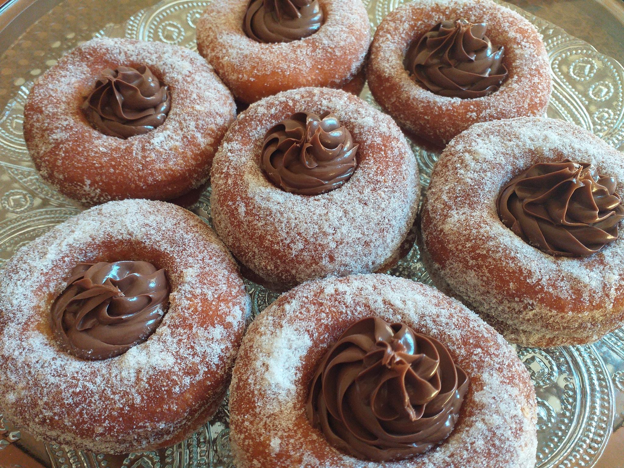 Κουλουράκια- ντόνατς- γεμιστά- με -σοκολάτα-