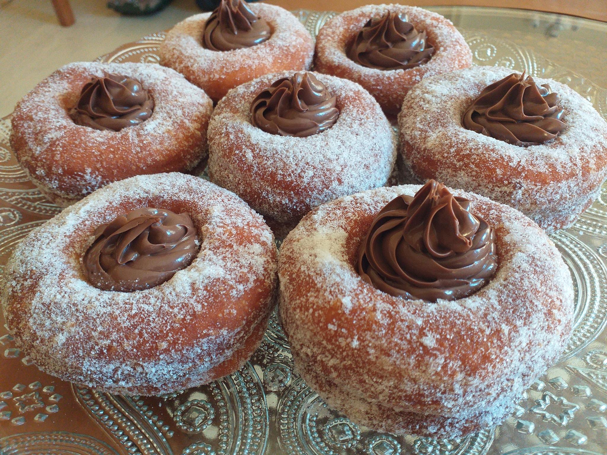 Κουλουράκια- ντόνατς- γεμιστά- με -σοκολάτα-