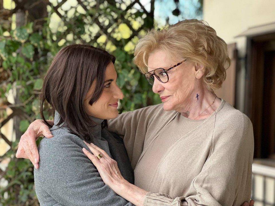 Η Γη της ελιάς : Η φυλάκιση της Αντιγόνης το κλειδί του γρίφου