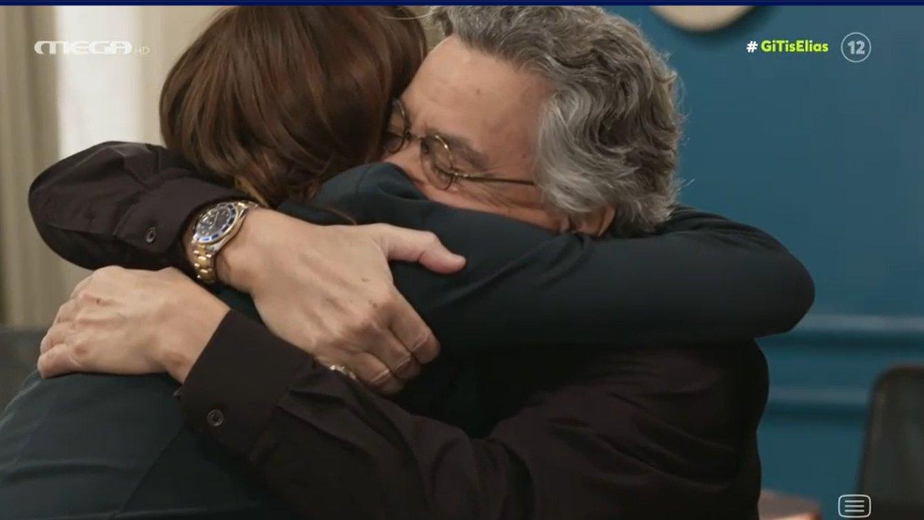 Η Γη της Ελιάς: Ο Μάνος μαθαίνει τι ενώνει Αντιγόνη και Μαρία και γίνεται χαμός