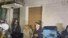 Πάτρα: Αστυνομία έξω από το σπίτι της Ρούλας (βίντεο)