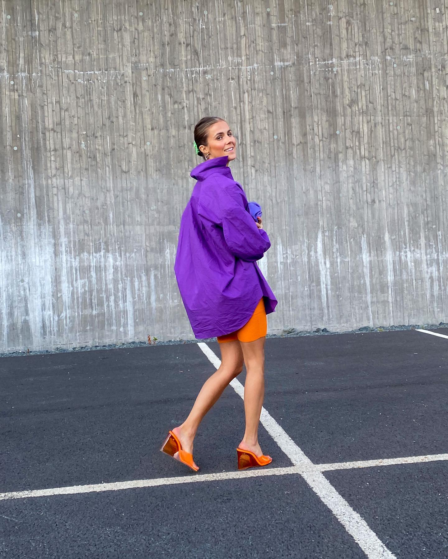 ιδέες-για-να-συνδυάσεις-το-bright shirt-την-Άνοιξη 2022-