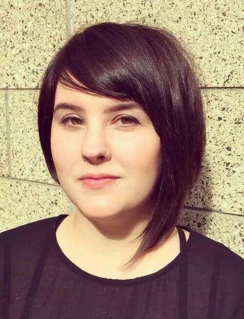 ασύμμετρο-καρέ-σε-ίσια-μαλλιά-ιδέες-για-την-Άνοιξη 2022-