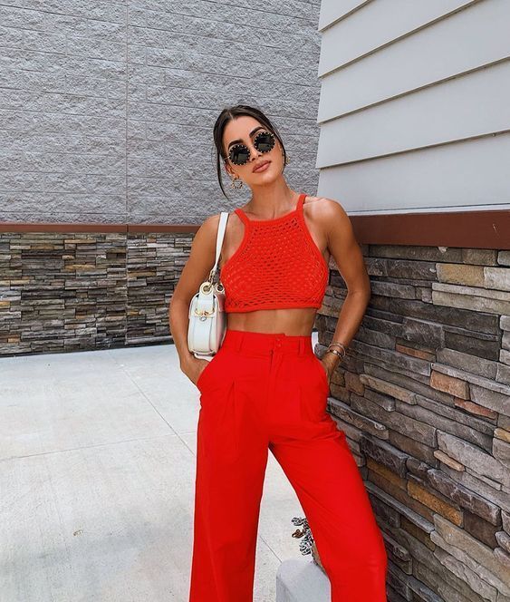 Total red ντύσιμο: 16 ιδέες με το νέο trend της Άνοιξης 2022