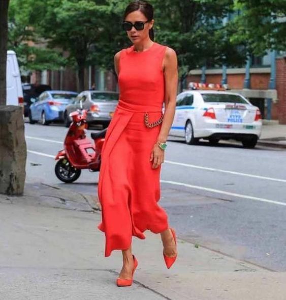 total red ντύσιμο-την-Άνοιξη 2022-ιδέες-