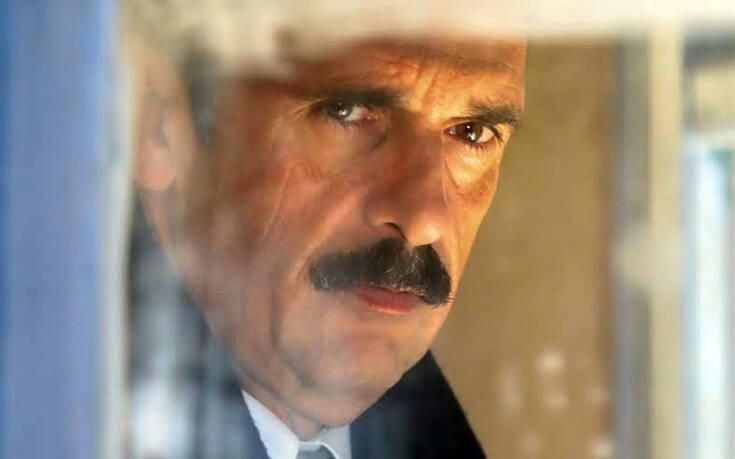 Άγριες Μέλισσες: Ο Δούκας κάνει παρανάλωμα τις Καρυές