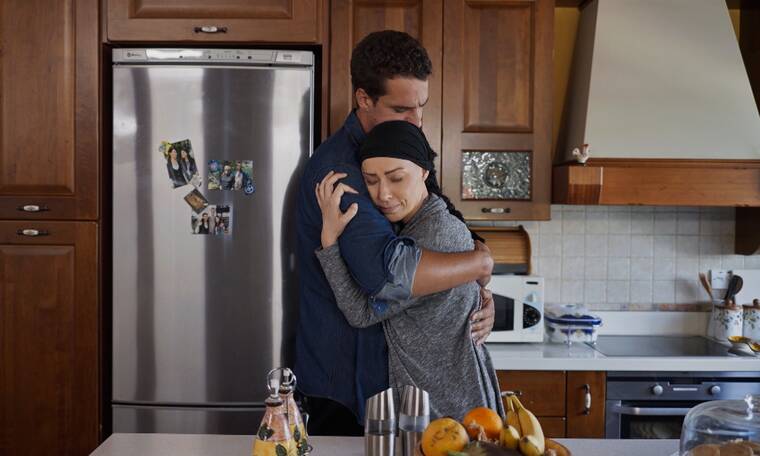 Γη της Ελιάς-ο-Στέφανος-εγκαταλείπει-την-μάνα-του-