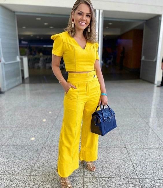 κίτρινο-τοπ-και-κίτρινη-παντελόνα-total-yellow-outfits-ιδέες-για-την-Άνοιξη-Καλοκαίρι 2022-