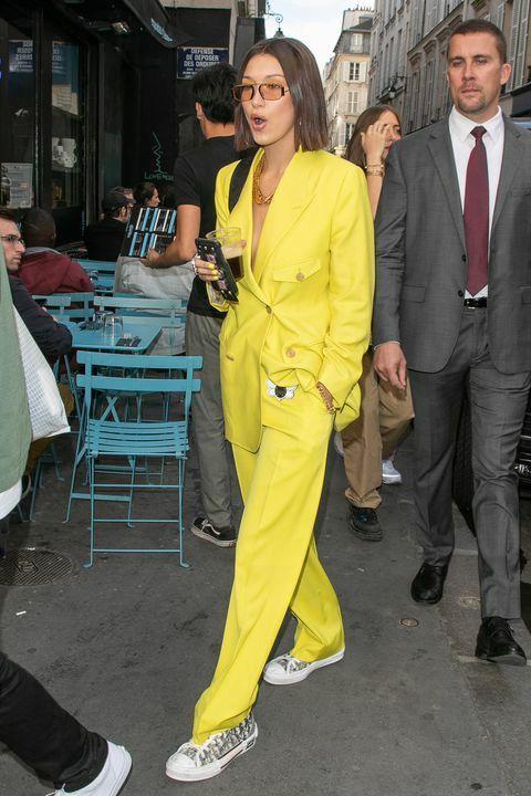κίτρινο-σακάκι-total-yellow-outfits-ιδέες-για-την-Άνοιξη-Καλοκαίρι 2022-