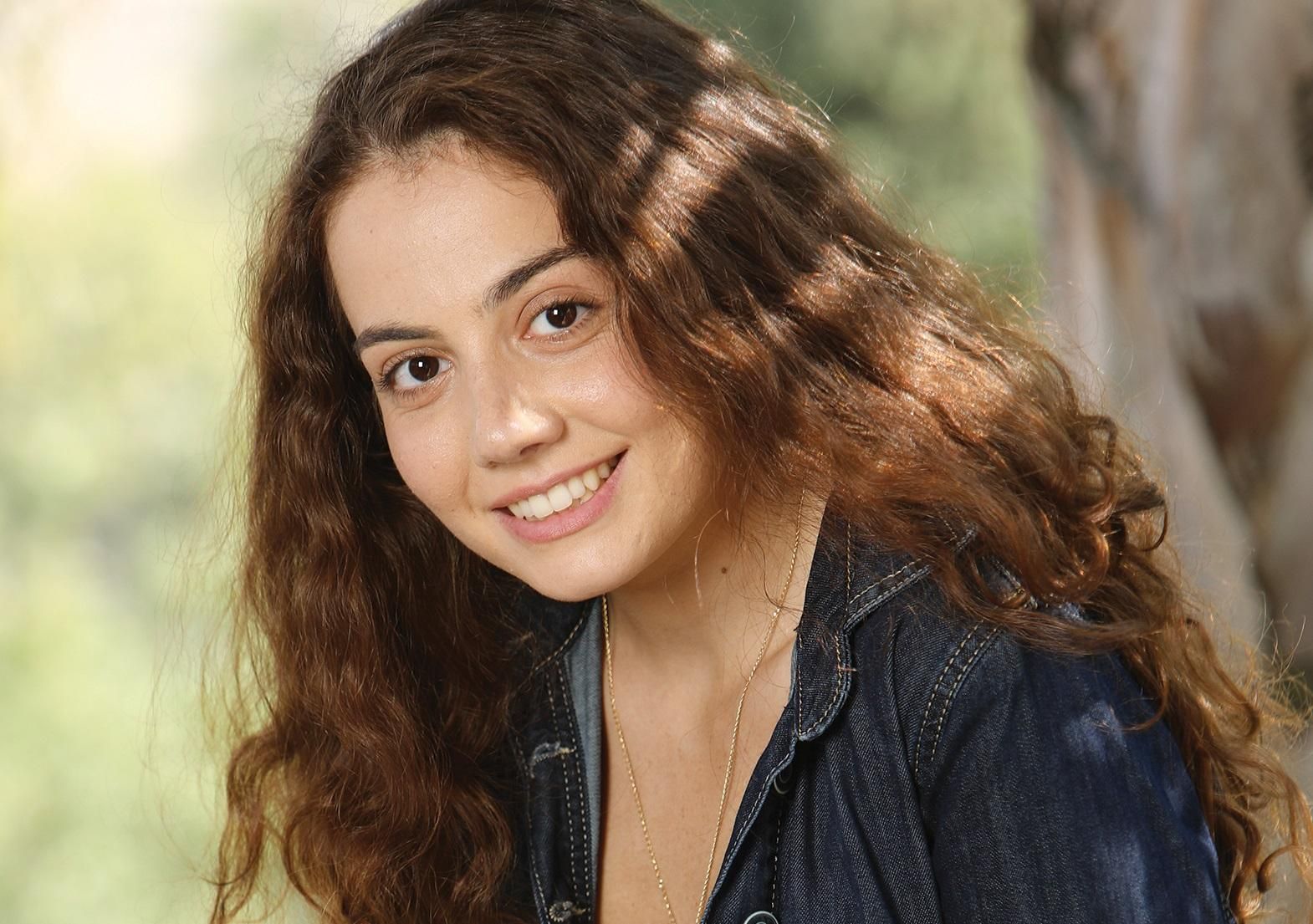 H-Γη-της-Ελιάς-Άννα