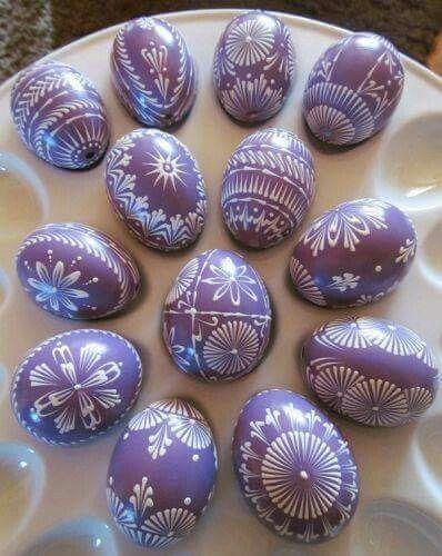 πασχαλινά-αυγά-σε-μοβ-χρώμα-ιδέες-για-πασχαλινή-διακόσμηση-