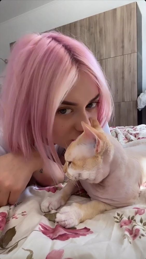 ροζ-καρέ μαλλιά-για-το-Καλοκαίρι 2022-