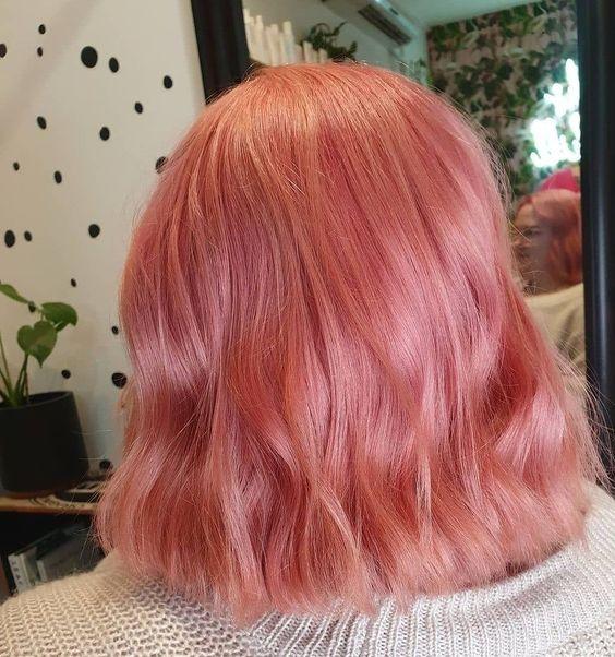 ροζ-καρέ μαλλιά-για-το-Καλοκαίρι 2022-