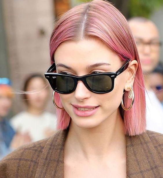 ροζ-καρέ μαλλιά-για-το-Καλοκαίρι 2022-