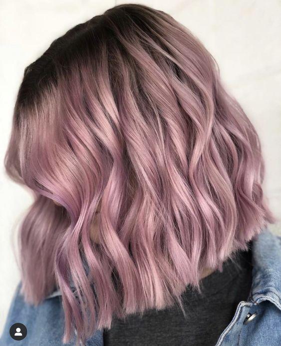 ροζ-καρέ μαλλιά-για-το-Καλοκαίρι 2022-