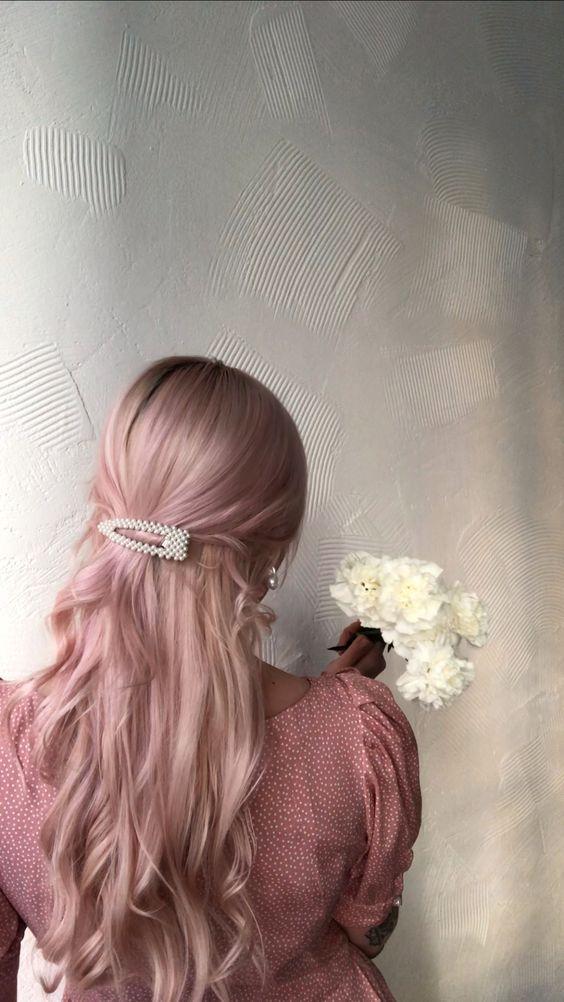 ροζ-μακριά-μαλλιά-κυματιστά-για-το-Καλοκαίρι 2022-