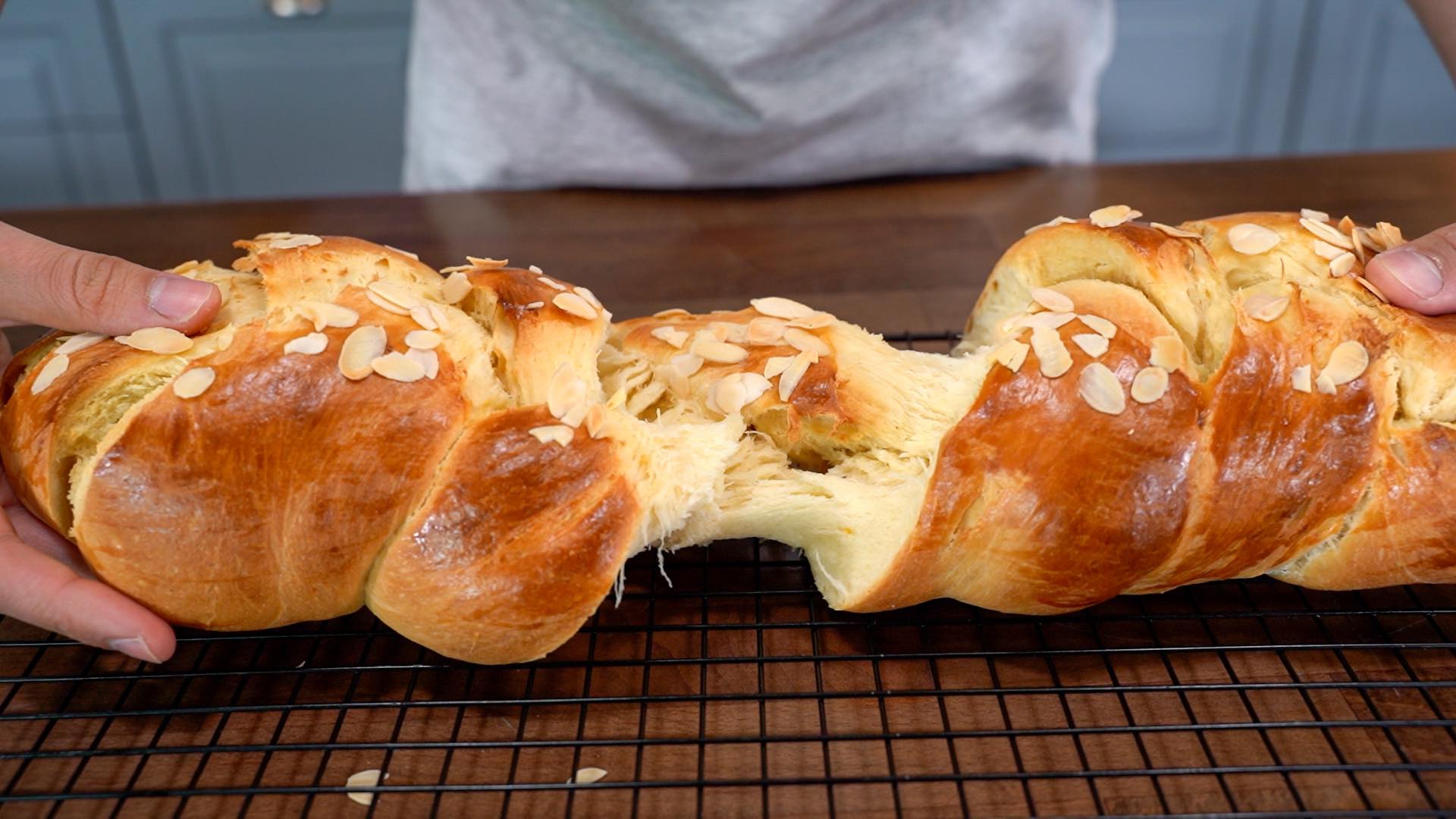 Αφράτο -πολίτικο- τσουρέκι- με- ίνες-