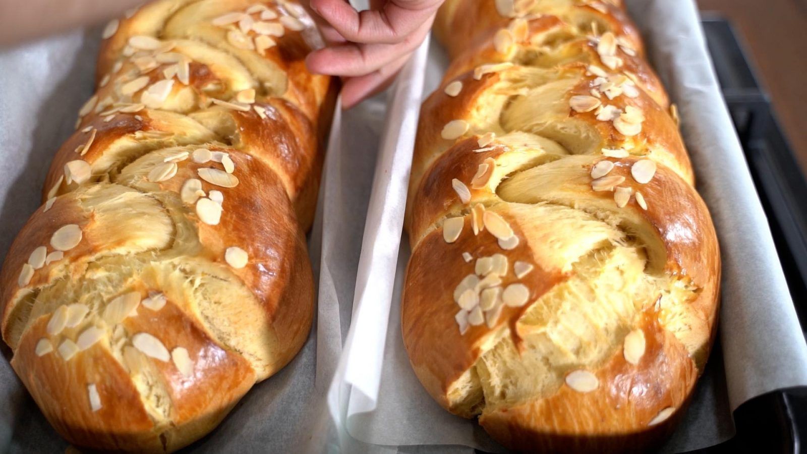 Αφράτο -πολίτικο- τσουρέκι- με- ίνες-