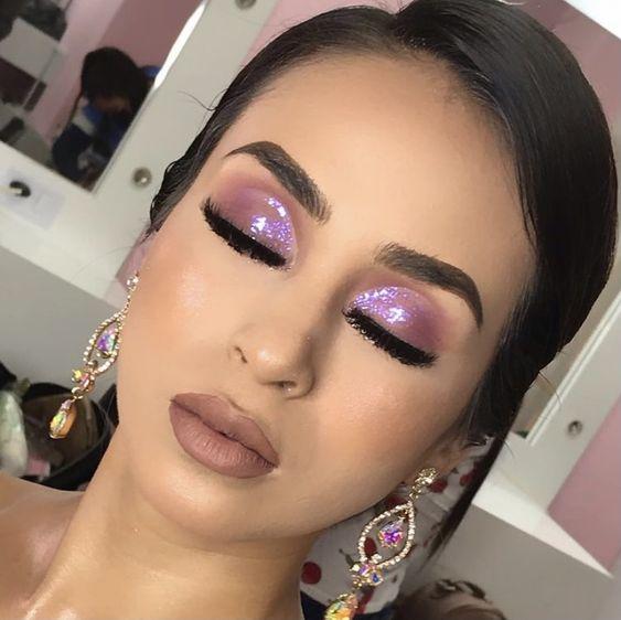 eye-gloss-στα-μάτια-ιδέες-για-μακιγιάζ-την-Άνοιξη-Καλοκαίρι 2022-