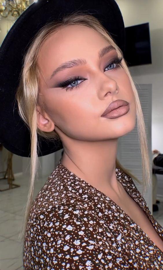 γήινες-σκιές-στα-μάτια-ιδέες-για-μακιγιάζ-την-Άνοιξη-Καλοκαίρι 2022-