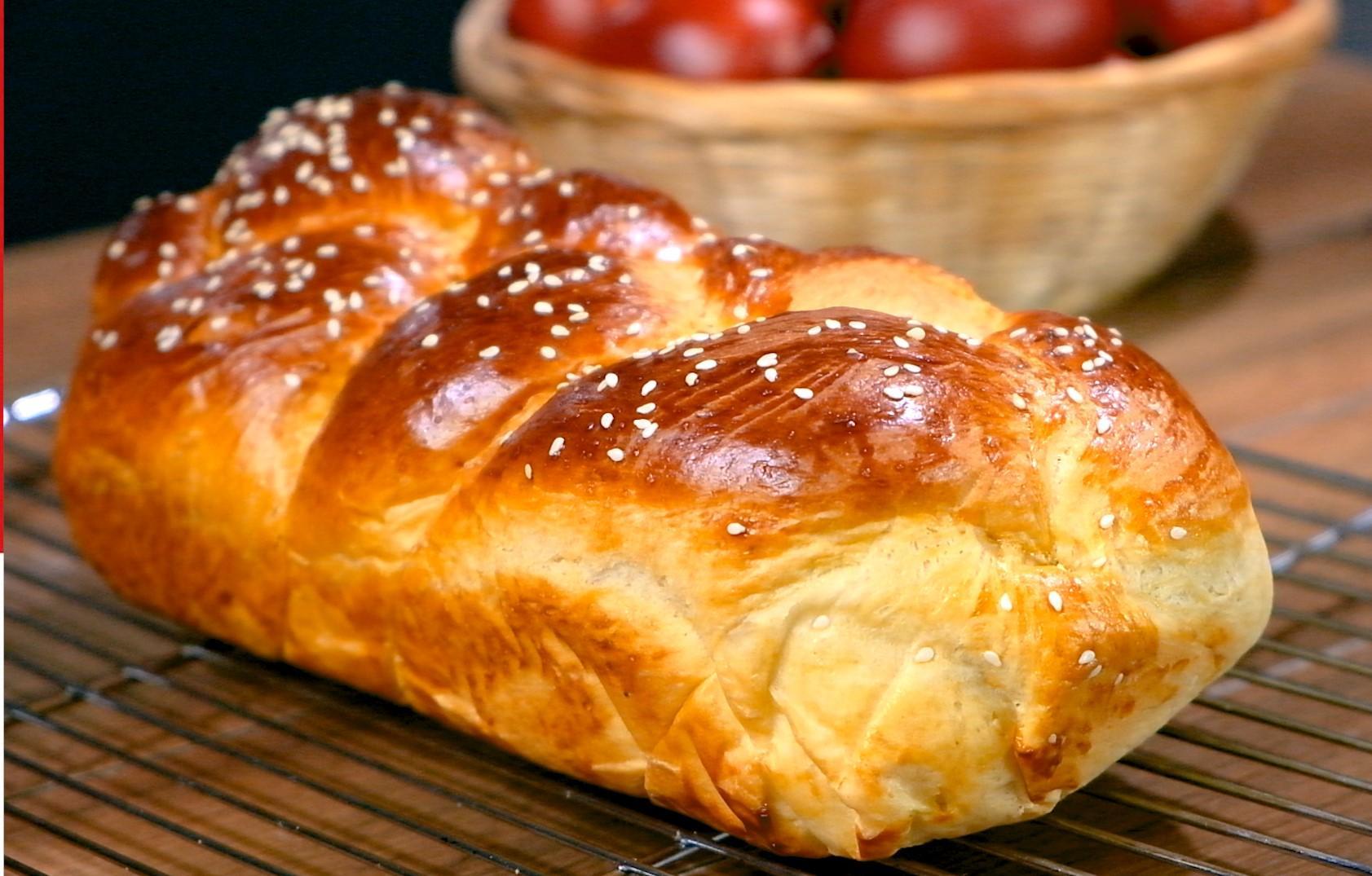 Πασχαλινά τσουρέκια: 20 συνταγές για όλα τα γούστα