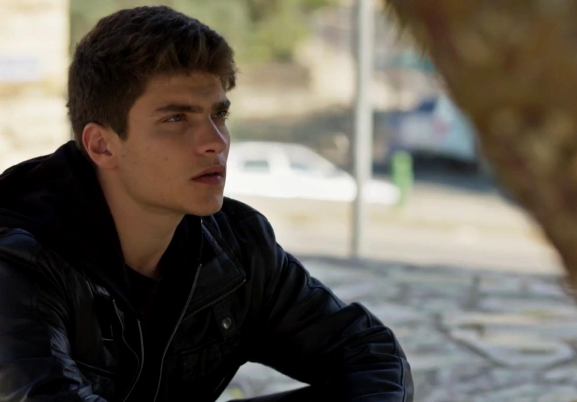 Η Γη της Ελιάς-ο-Φίλιππος-στο-πλευρό-του-Στάθη-