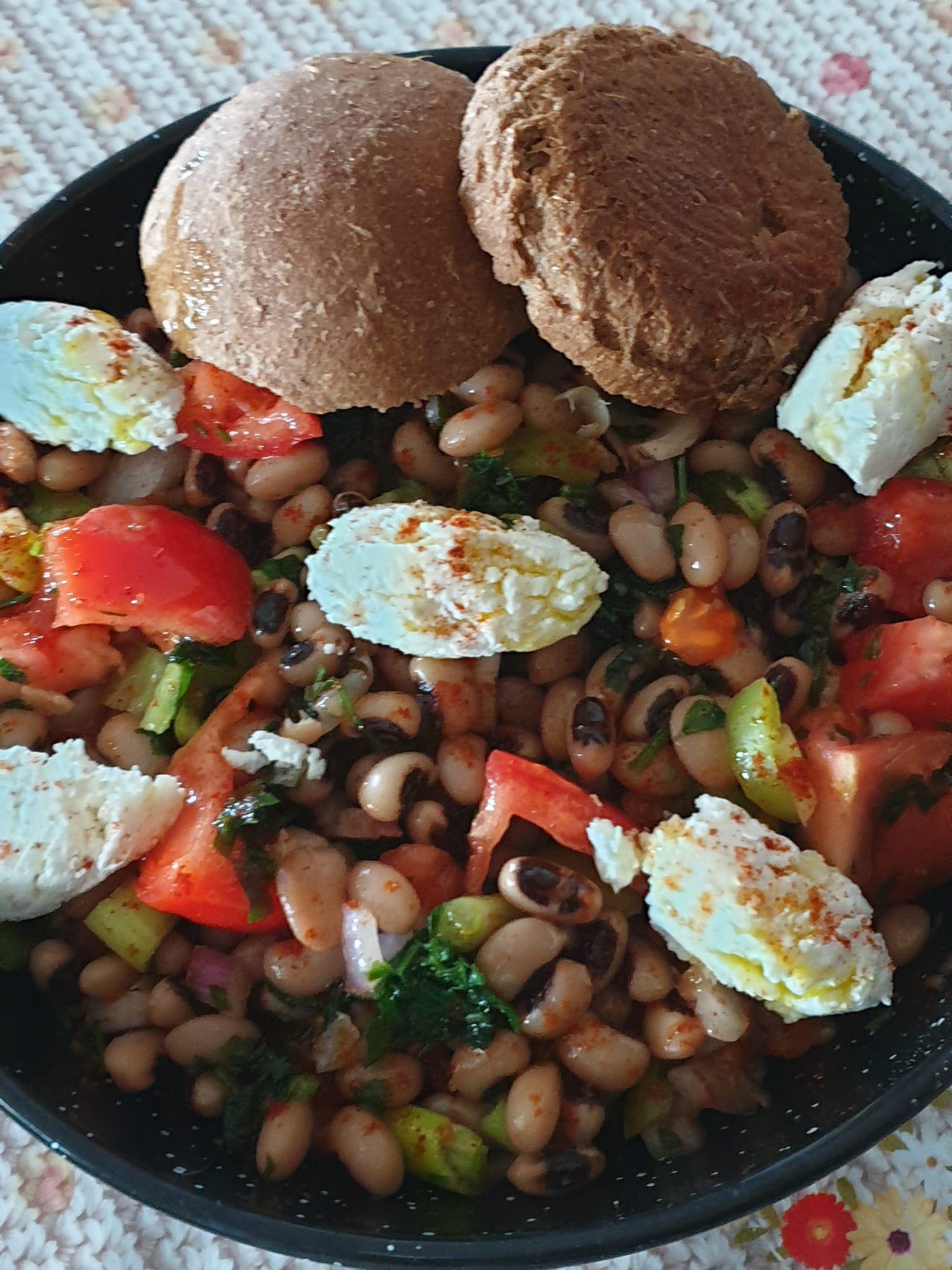 Σαρακοστιανή- σαλάτα- με- μαυρομάτικα-