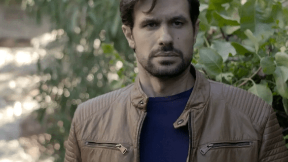 Σασμός-Αστέρη-μείνε-μακριά-από-την-κόρη-και-τον-εγγονό-μου-