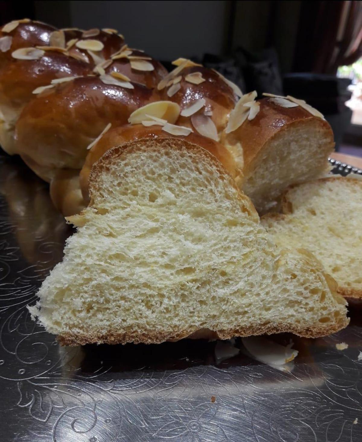 Τσουρέκια με 4 και 6 κορδόνια