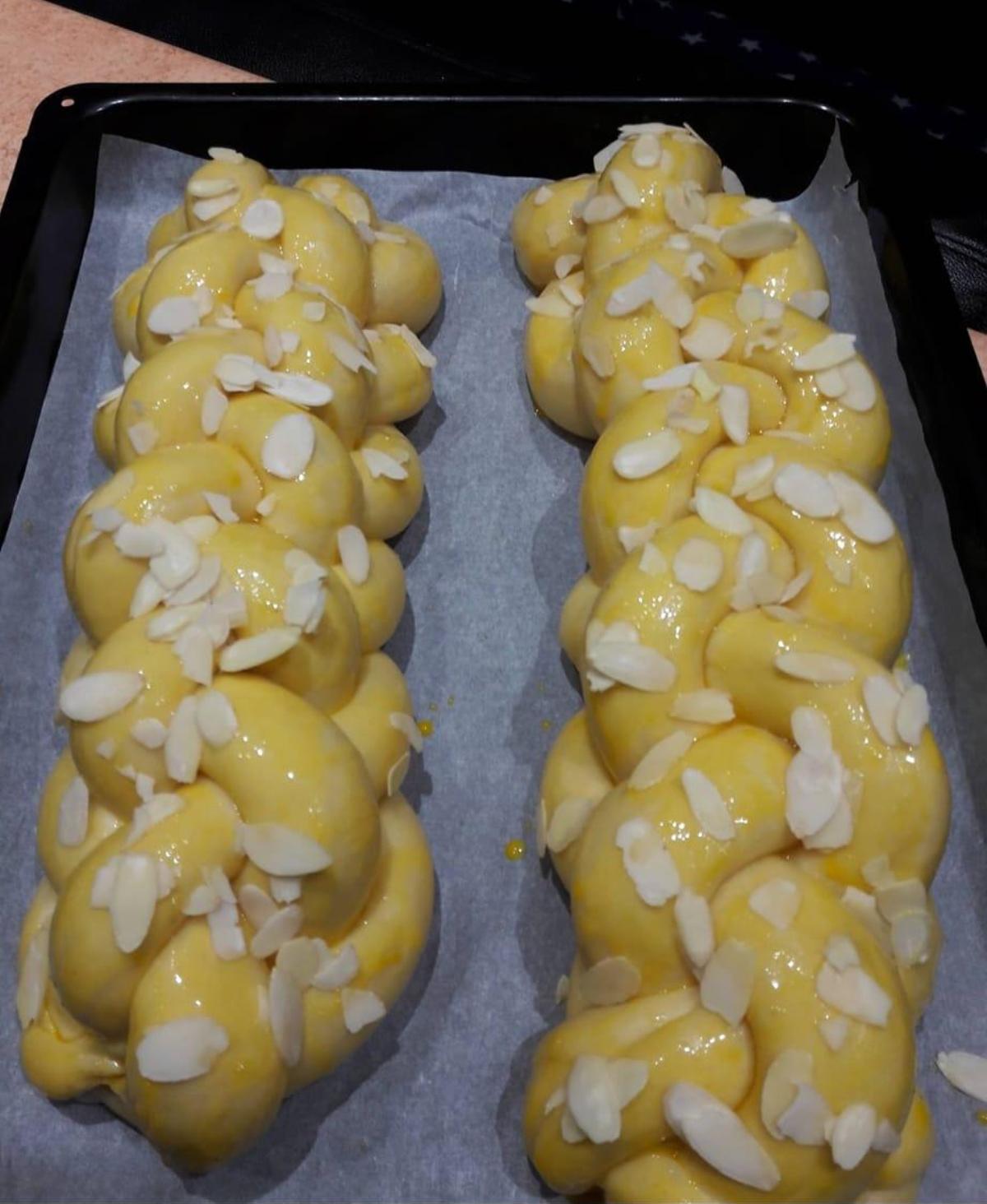 Τσουρέκια με 4 και 6 κορδόνια