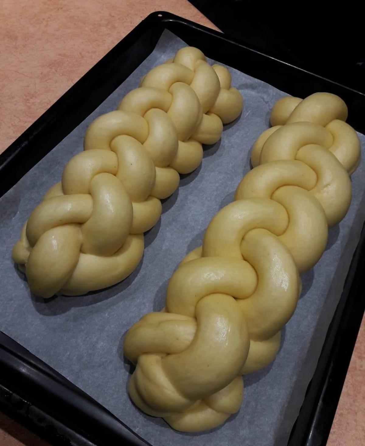 Τσουρέκια με 4 και 6 κορδόνια