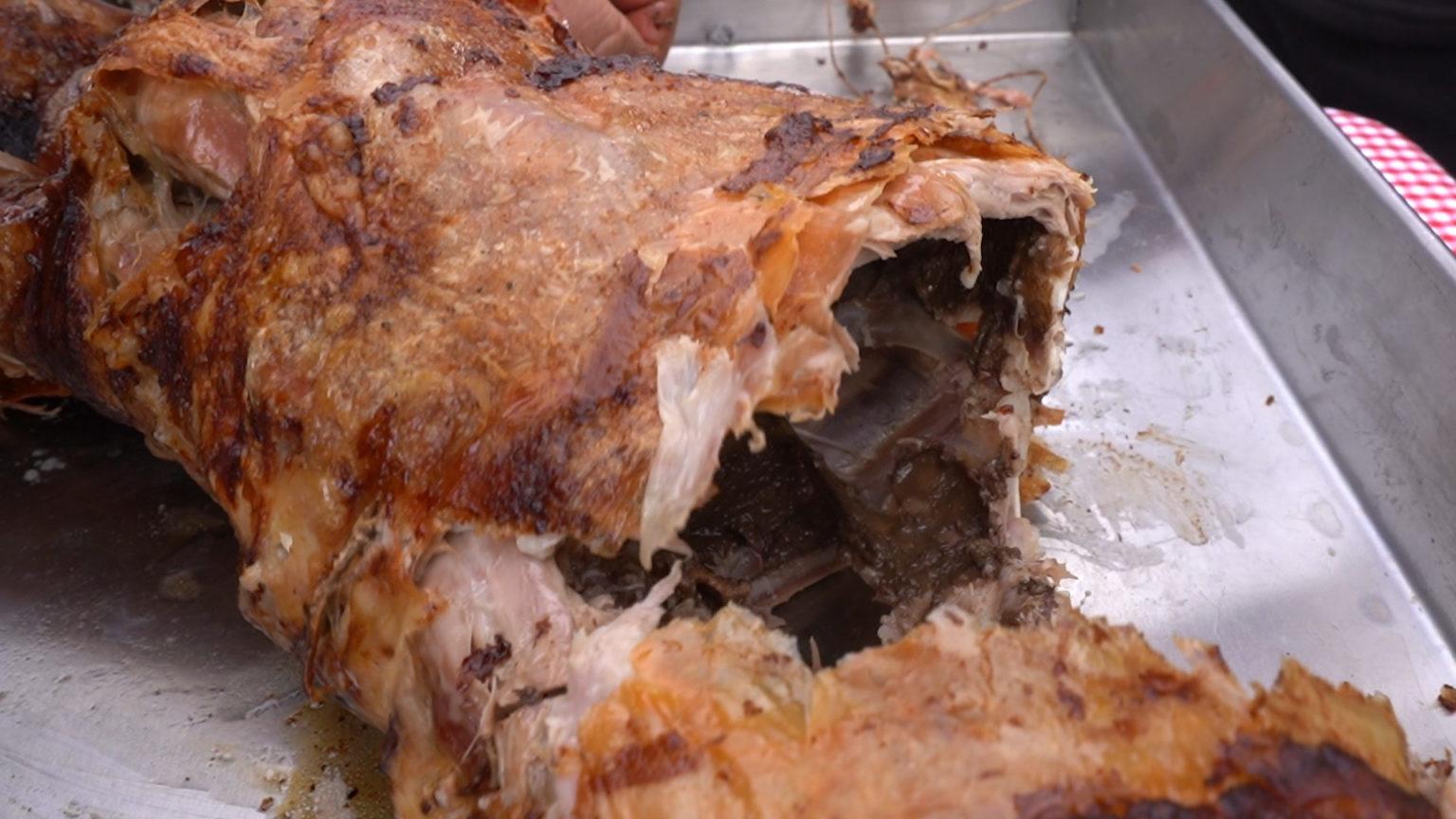 Παραδοσιακό-αρνί -στην -σούβλα-