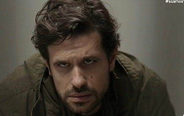 Σασμός-ο-Αστέρης-καταρρέει-όταν-βλέπει-την-Αργυρώ-με-τον-Σταύρο-