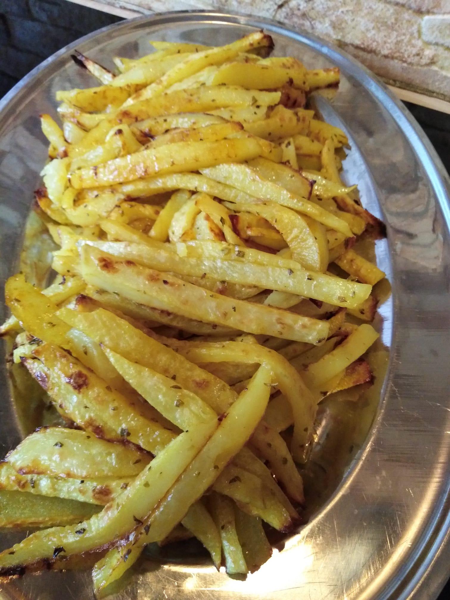 Πατάτες φούρνου σαν τηγανιτές για την Κυριακή του Πάσχα