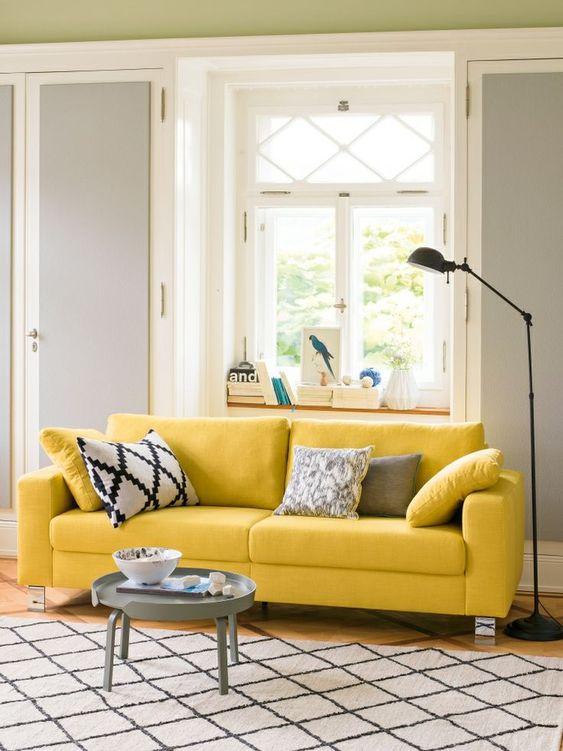 κίτρινος-καναπές-με-boho-μαξιλάρια καναπέ-ιδέες-
