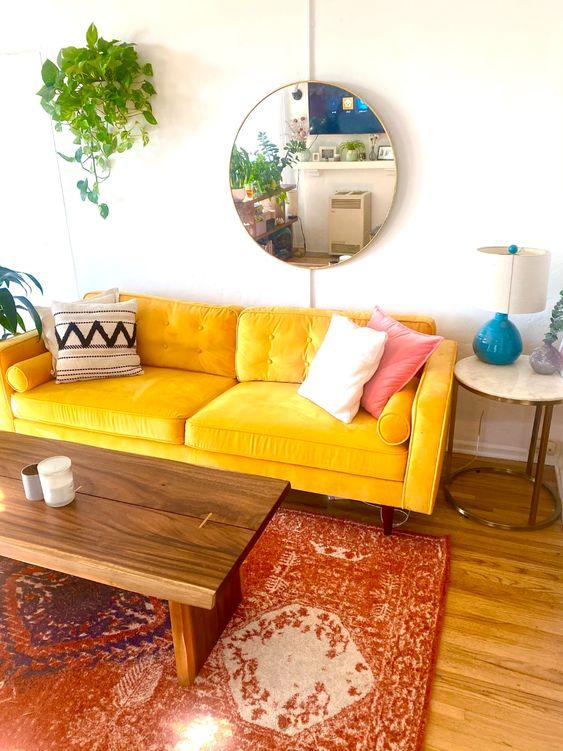 κίτρινος καναπές-με-καθρέφτες-και-φυτά-εσωτερικού-χώρου-ιδέες- κίτρινος καναπές-με-καθρέφτες-και-φυτά-εσωτερικού-χώρου-ιδέες-