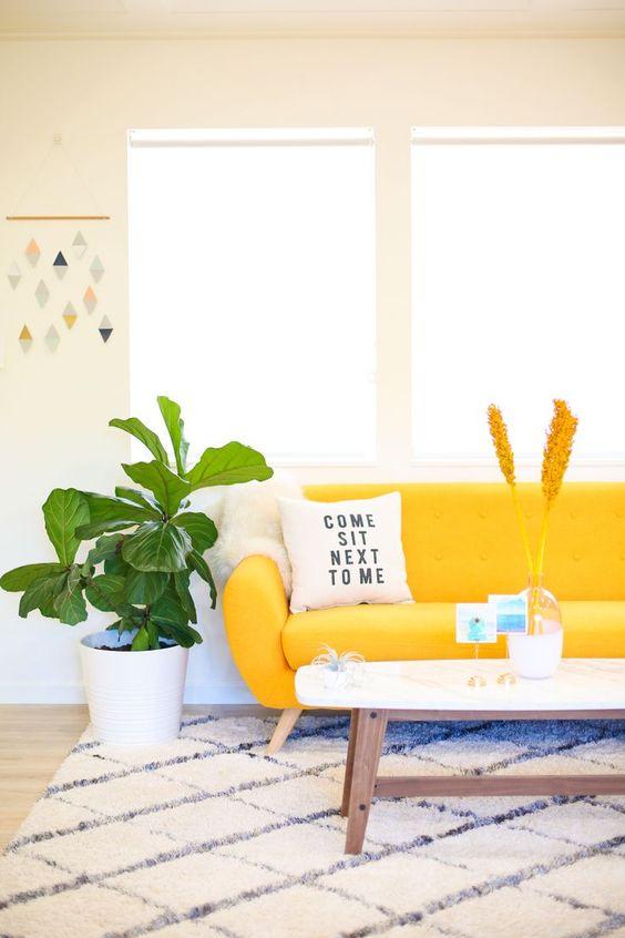 ιδέες-για-να-συνδυάσεις-τον-κίτρινο-καναπέ-στο-σαλόνι-σου- ιδέες-για-να-συνδυάσεις-τον-κίτρινο-καναπέ-στο-σαλόνι-σου-
