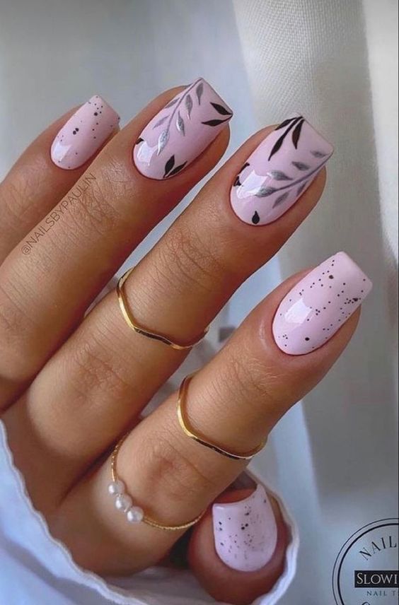 ροζ-νύχια-με-ασημί-λουλούδια-ιδέες-