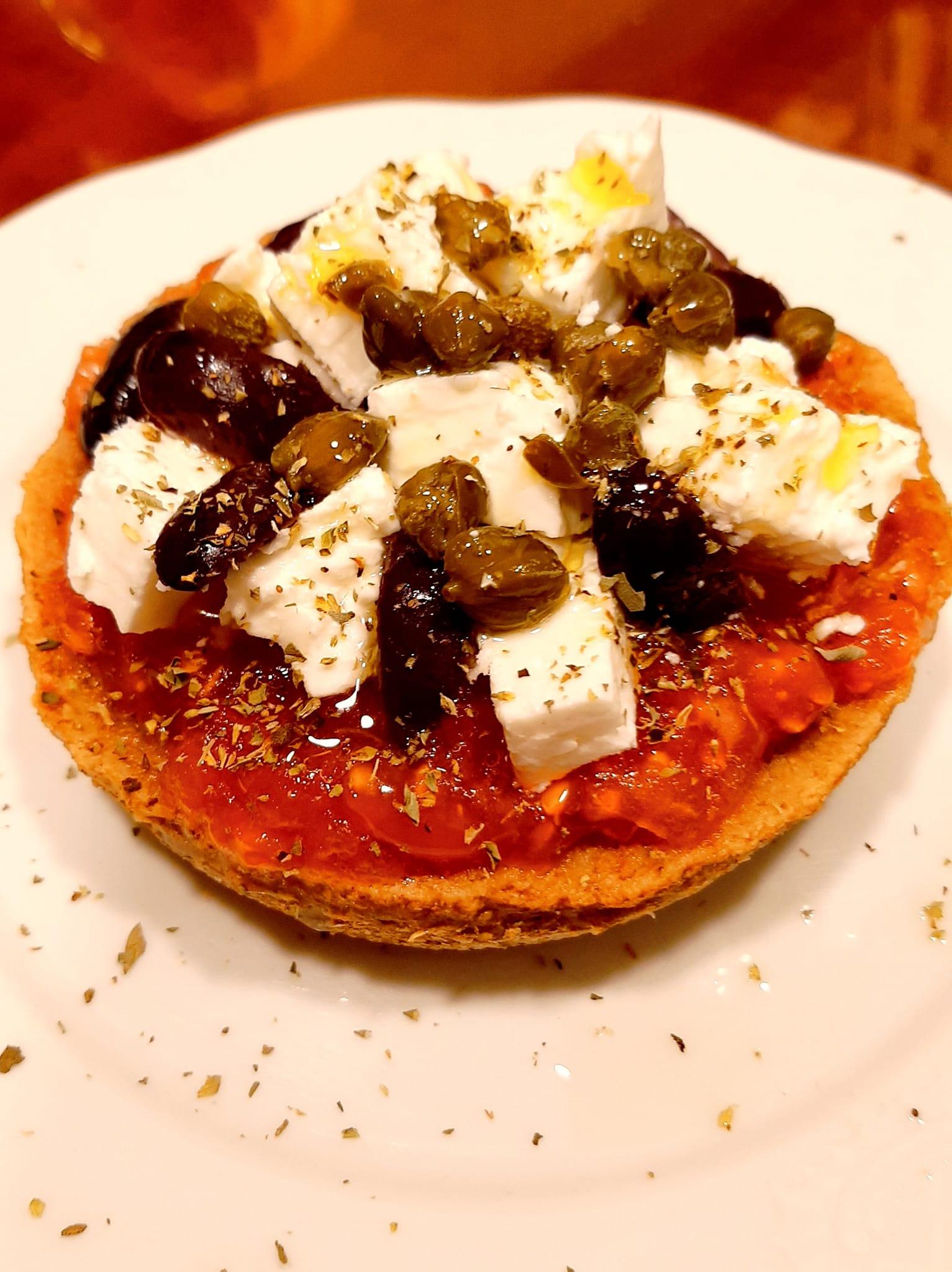 Κρητική -σαλάτα- Ντάκος- Κρητική -σαλάτα- Ντάκος-