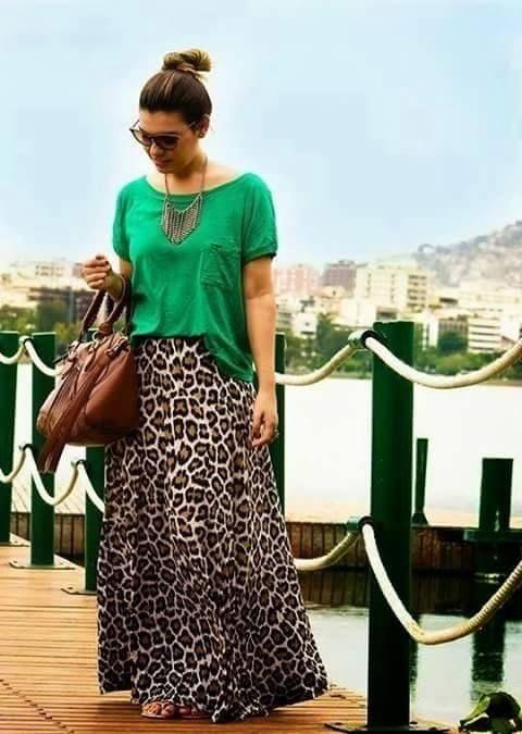 πράσινη-μπλούζα-και-φούστα-σε-animal print-ιδέες-για-την-Άνοιξη 2022-