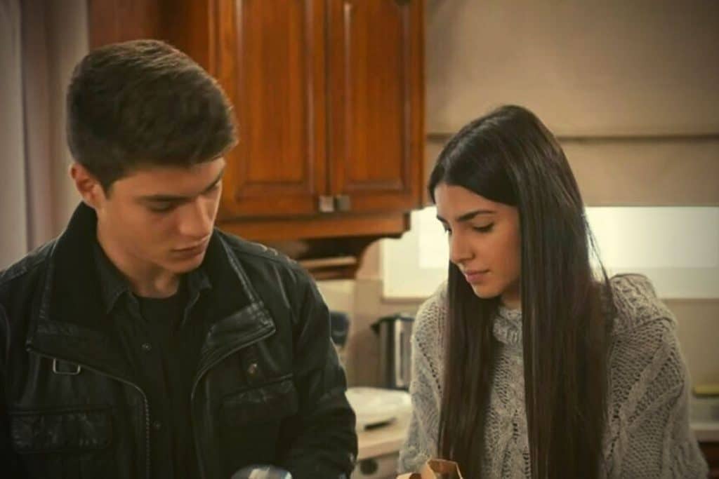 Η Γη της Ελιάς-Στέφανος-Στέλλα-