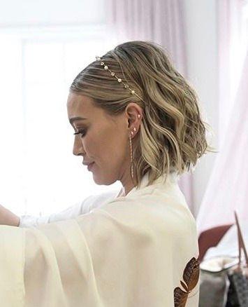 καρέ-μαλλιά-με-στέκα-ιδέες-για-τον-Μάιο 2022-