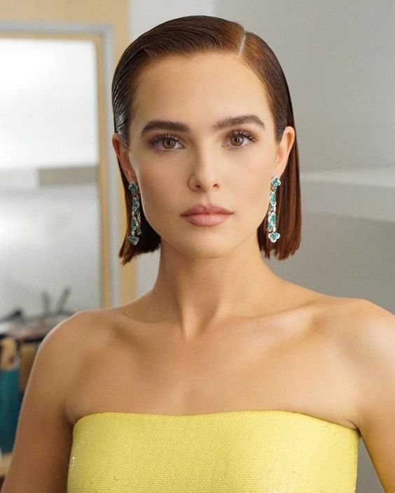 ίσια-καρέ μαλλιά-ιδέες-για-τον-Μάιο 2022-