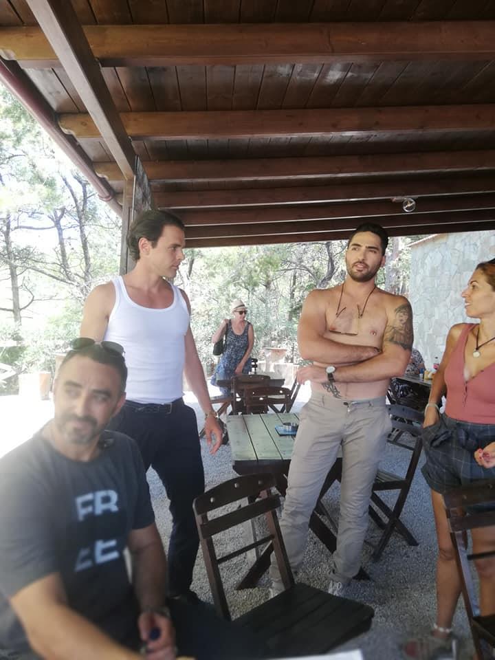 Η Γη της Ελιάς: Ο αστυνόμος Κουράκος μας συστήνει την κόρη του