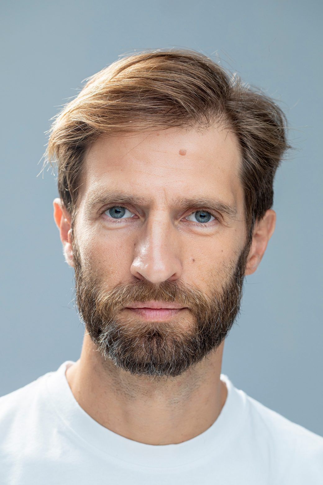 Η Γη της ελιάς: Ο Δημοσθένης απειλεί τον Κωνσταντίνο