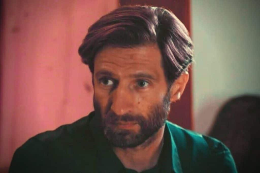 Η Γη της ελιάς: Ο Δημοσθένης απειλεί τον Κωνσταντίνο