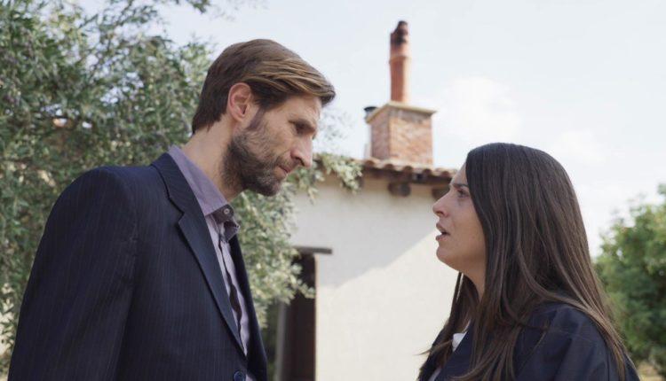 Η Γη της ελιάς: Ο Δημοσθένης απειλεί τον Κωνσταντίνο